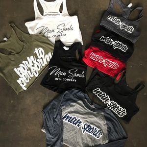 8 pieces - Logo tops!